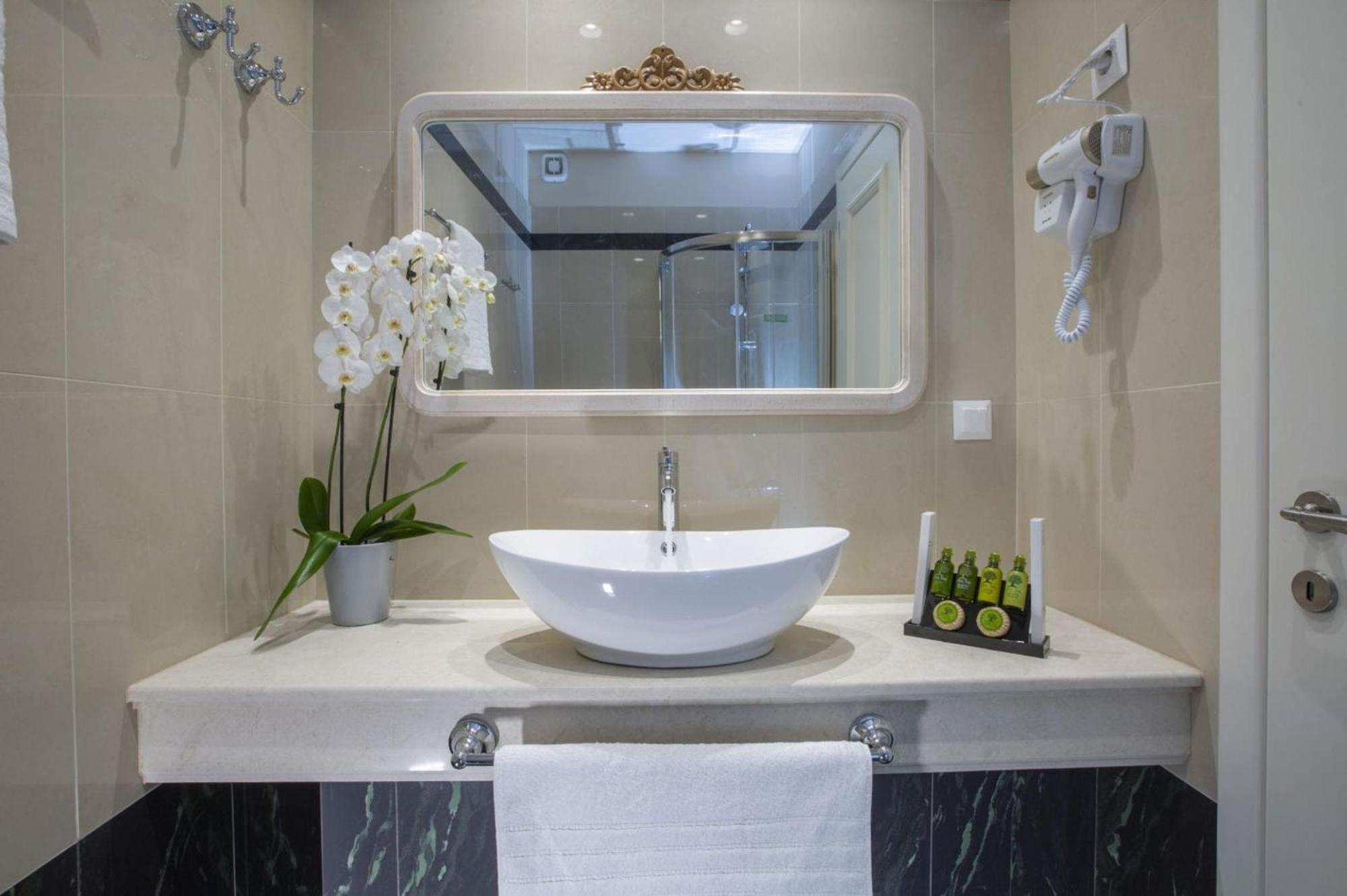 Vk Luxury Suites - Private Parking - Adults Only Nidhrion Exteriör bild